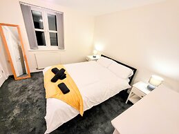 Large Modern House with Parking