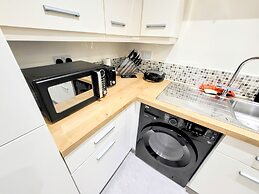 Large Modern House with Parking