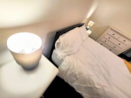 Large Modern House with Parking