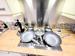 Large Modern House with Parking