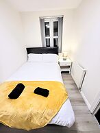 Large Modern House with Parking