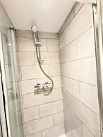 Large Modern House with Parking