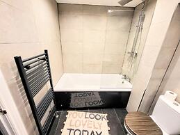 Large Modern House with Parking