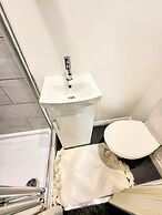 Large Modern House with Parking