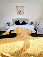 Large Modern House with Parking