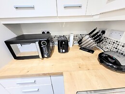 Large Modern House with Parking