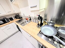 Large Modern House with Parking