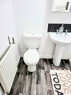 Large Modern House with Parking