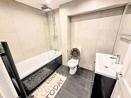 Large Modern House with Parking