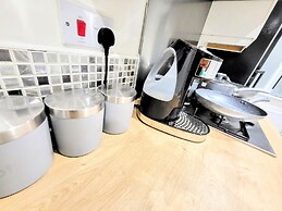 Large Modern House with Parking