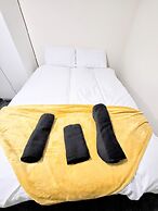 Large Modern House with Parking