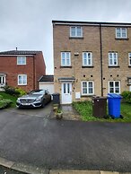 Large Modern House with Parking