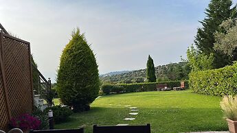 Angelos elegant summer house