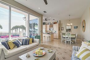 Beachfront Galveston Getaway w/ Gulf Views!