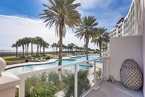 Beachfront Galveston Getaway w/ Resort Pool Access