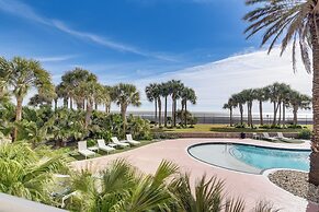 Beachfront Galveston Getaway w/ Gulf Views!