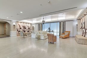 Beachfront Galveston Getaway w/ Gulf Views!