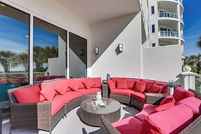 Beachfront Galveston Getaway w/ Gulf Views!