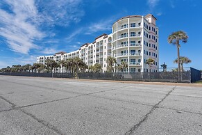 Beachfront Galveston Getaway w/ Gulf Views!
