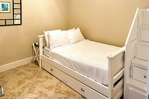 Beachfront Galveston Getaway w/ Gulf Views!