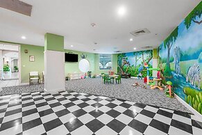 Beachfront Galveston Getaway w/ Gulf Views!