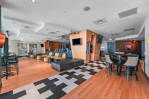 Beachfront Galveston Getaway w/ Gulf Views!