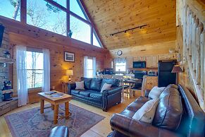 Yonder View Cabin: 2 Decks, Hot Tub & Game Room!