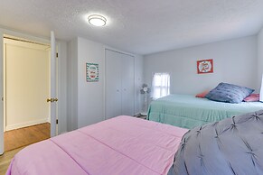 Adorable Cottage: Fire Pit, Walk to Colonial Beach