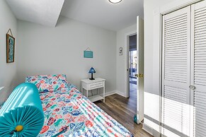 Adorable Cottage: Fire Pit, Walk to Colonial Beach