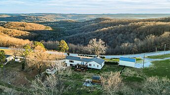 Eureka Springs Home Rental w/ Panoramic Views!