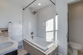 Eureka Springs Home Rental w/ Panoramic Views!