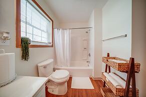 Charming Cleveland Home: 5 Mi to Downtown!