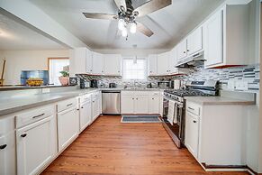 Charming Cleveland Home: 5 Mi to Downtown!