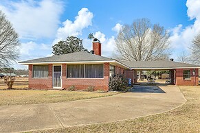 Countryside Marion Retreat Near Fishing & Trails!