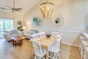 Resort Condo w/ Pool Access Near Barefoot Landing!