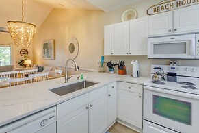 Resort Condo w/ Pool Access Near Barefoot Landing!