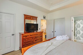 Resort Condo w/ Pool Access Near Barefoot Landing!