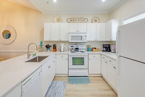 Resort Condo w/ Pool Access Near Barefoot Landing!