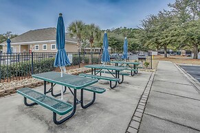 Resort Condo w/ Pool Access Near Barefoot Landing!