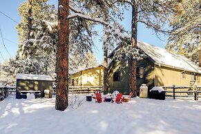 Munds Park Cabin w/ Deck & Fire Pit: Walk to Trail
