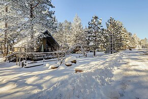 Munds Park Cabin w/ Deck & Fire Pit: Walk to Trail