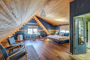 Munds Park Cabin w/ Deck & Fire Pit: Walk to Trail