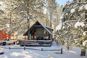 Munds Park Cabin w/ Deck & Fire Pit: Walk to Trail