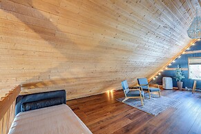 Munds Park Cabin w/ Deck & Fire Pit: Walk to Trail