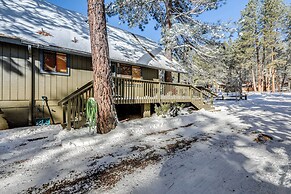 Munds Park Cabin w/ Deck & Fire Pit: Walk to Trail
