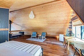 Munds Park Cabin w/ Deck & Fire Pit: Walk to Trail