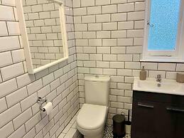 Cool 2 Bed House Hornchurch, Arcade Games, Parking