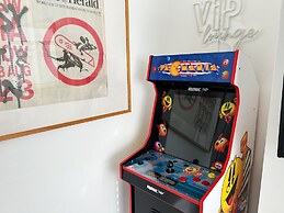 Cool 2 Bed House Hornchurch, Arcade Games, Parking