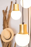 8MOONS BOUTIQUE APARTMENTS