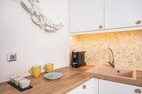 8MOONS BOUTIQUE APARTMENTS